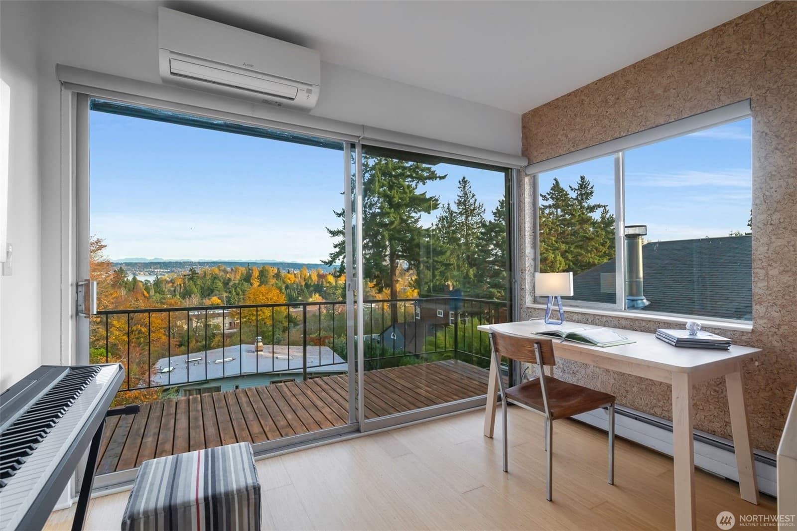 Flex room with a wall of glass and its own access out to the deck